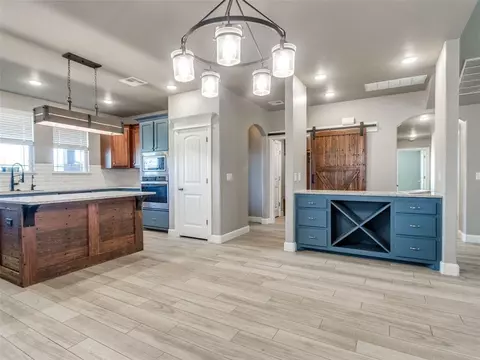 Entry Way - 2017 Edgewater Dr, Moore, OK 73160 photo 4 of 4