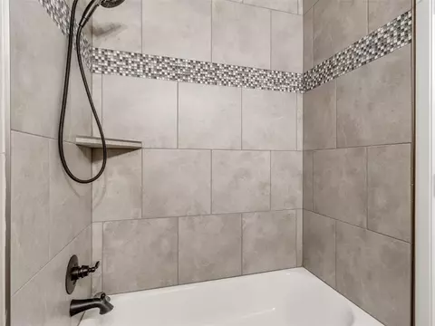 Bath - 2017 Edgewater Dr, Moore, OK 73160 photo 3 of 3