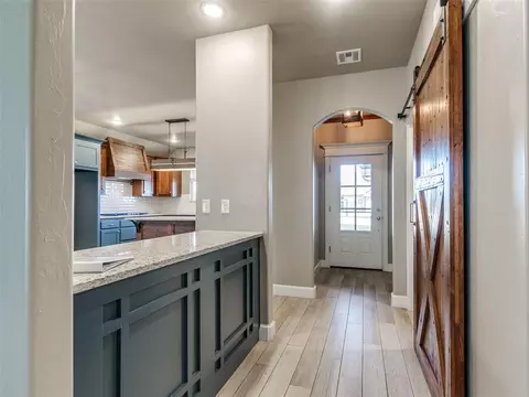 Entry Way - 2017 Edgewater Dr, Moore, OK 73160 photo 2 of 4
