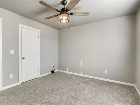 Bedroom - 2017 Edgewater Dr, Moore, OK 73160 photo 4 of 6