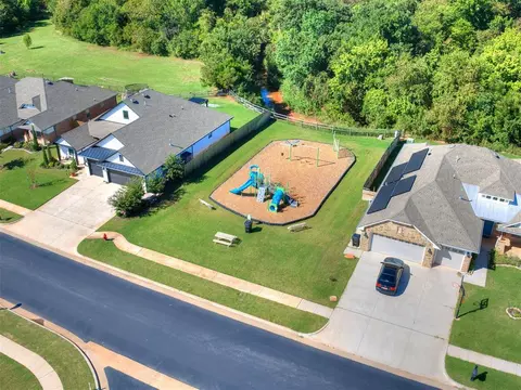 View/Area - 2017 Edgewater Dr, Moore, OK 73160 photo 1 of 1
