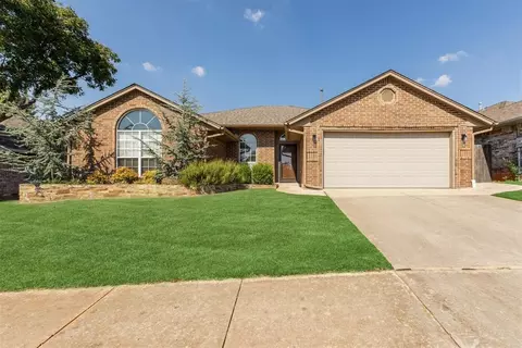 2105 Cedar Meadow Ln, Edmond, OK 73003