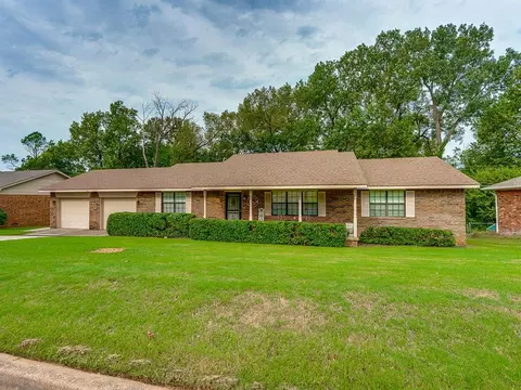 401 S 14 St, Ada, OK 74820