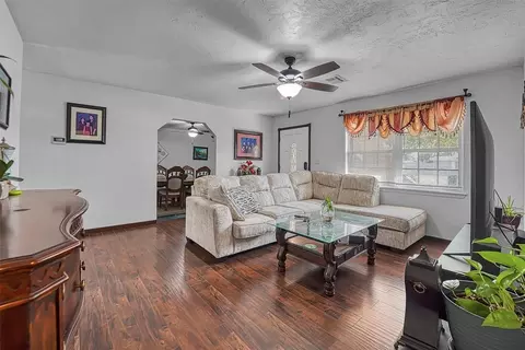 101 Maple St, Elk City, OK 73644