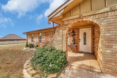 101 Maple St, Elk City, OK 73644