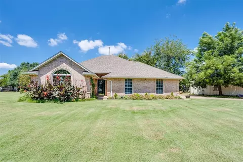 1409 S Clear Springs Rd, Mustang, OK 73064