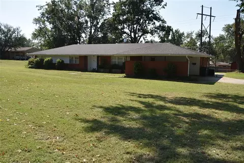 611 Morningside Dr, Seminole, OK 74868