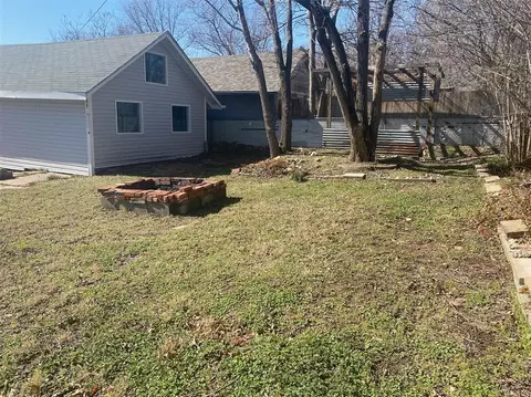 Exterior - 1328 E 10th St, Shawnee, OK 74801 photo 5 of 6