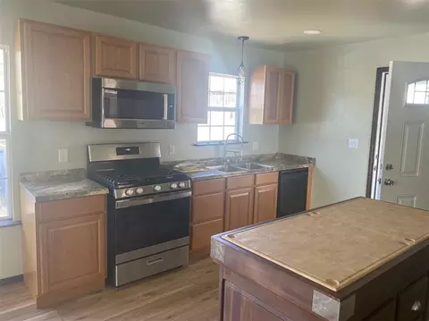 Kitchen - 1328 E 10th St, Shawnee, OK 74801 photo 1 of 1