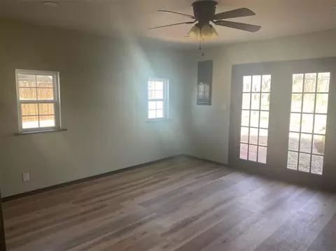 Living - 1328 E 10th St, Shawnee, OK 74801 photo 2 of 3