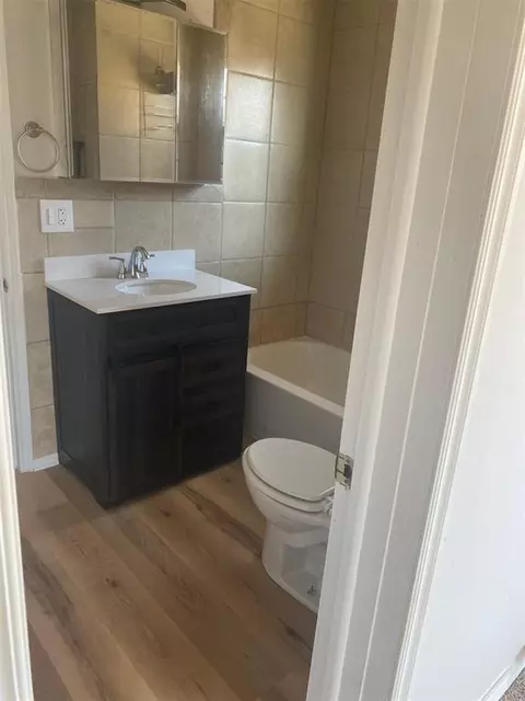 Bath - 1328 E 10th St, Shawnee, OK 74801 photo 1 of 5