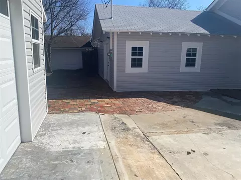 Exterior - 1328 E 10th St, Shawnee, OK 74801 photo 3 of 6