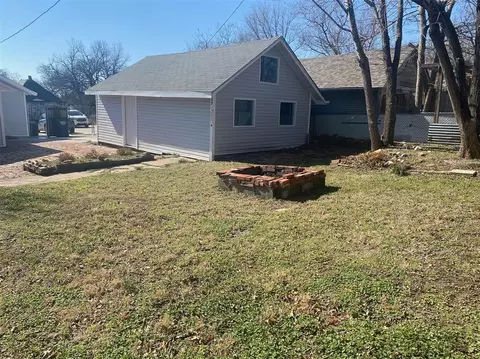 Exterior - 1328 E 10th St, Shawnee, OK 74801 photo 6 of 6