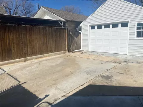 Exterior - 1328 E 10th St, Shawnee, OK 74801 photo 1 of 6