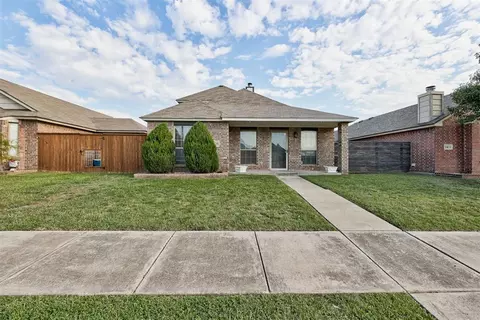 Exterior - 1405 SW 24th St, Moore, OK 73170 photo 2 of 4