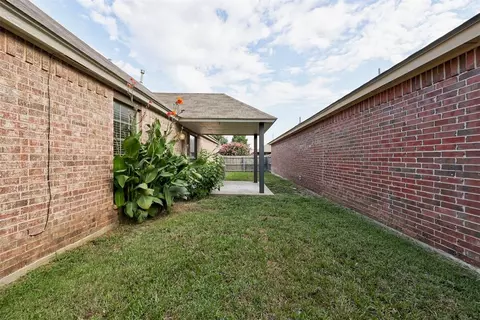 Exterior - 1405 SW 24th St, Moore, OK 73170 photo 4 of 4