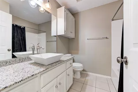 Bath - 1405 SW 24th St, Moore, OK 73170 photo 6 of 7