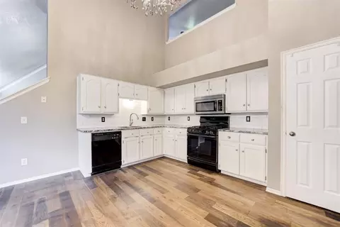 Kitchen - 1405 SW 24th St, Moore, OK 73170 photo 3 of 5