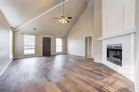 Living - 1405 SW 24th St, Moore, OK 73170 photo 4 of 9