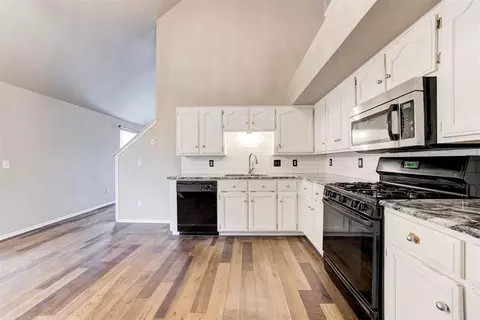 Kitchen - 1405 SW 24th St, Moore, OK 73170 photo 4 of 5