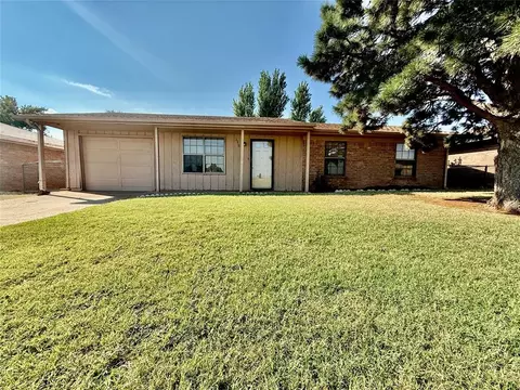 2910 W 2 St, Elk City, OK 73644