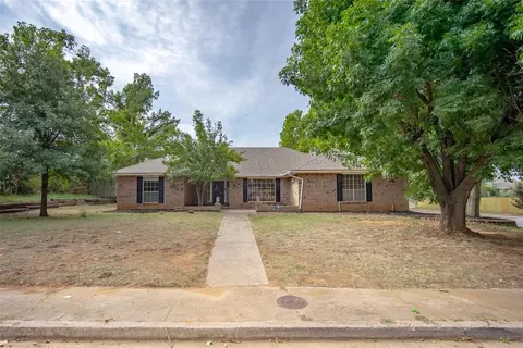 1204 Brookhaven Dr, Edmond, OK 73034