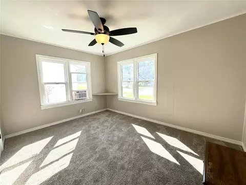 Bedroom - 1212 E 11th St, Shawnee, OK 74801 photo 3 of 4