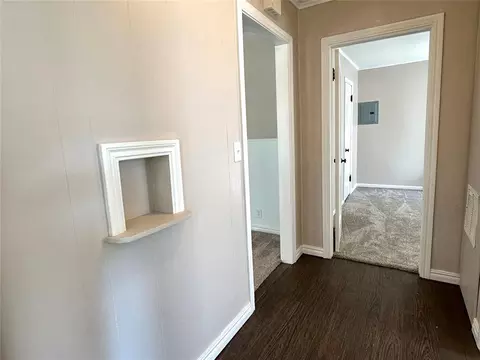 Entry Way - 1212 E 11th St, Shawnee, OK 74801 photo 1 of 1