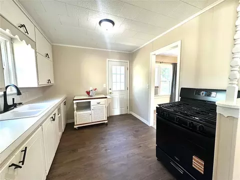 Kitchen - 1212 E 11th St, Shawnee, OK 74801 photo 1 of 2