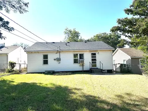 Exterior - 1212 E 11th St, Shawnee, OK 74801 photo 6 of 7