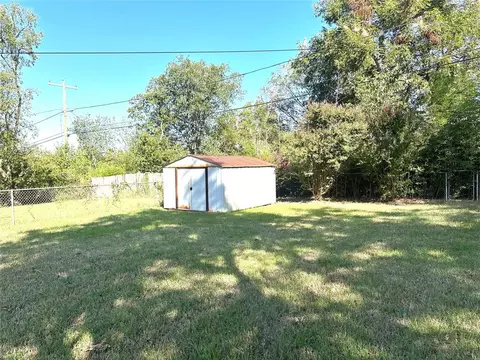 Exterior - 1212 E 11th St, Shawnee, OK 74801 photo 5 of 7