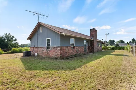 2919 S Twin Mounds, Yale, OK 74085