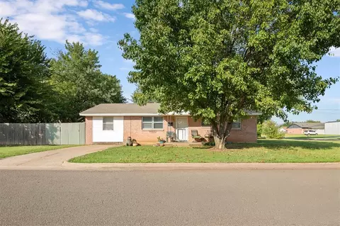 901 NW 14th St, Moore, OK 73160