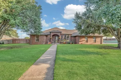 2305 Sunset Dr, Clinton, OK 73601