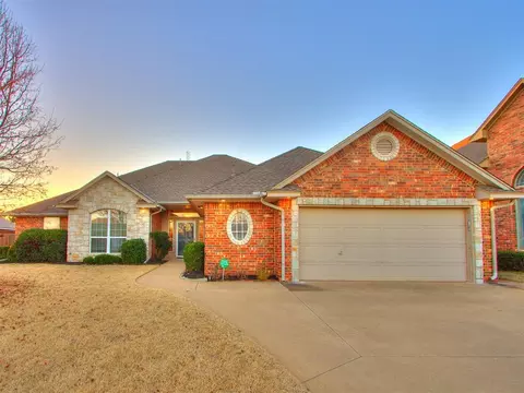 16909 Gladstone Cir, Edmond, OK 73012