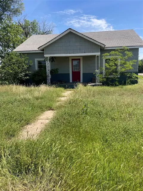 301 E Versa St, Hollis, OK 73550
