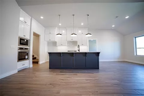 10301 SW 56th St, Mustang, OK 73064