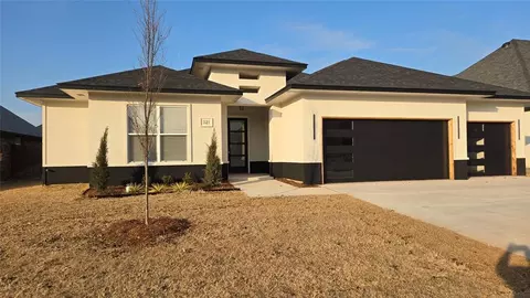 321 Greens Pkwy, Norman, OK 73069