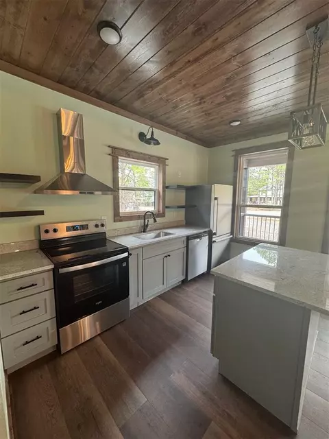 Kitchen - 1064 Lukfata Fork Trl, Broken Bow, OK 74728 photo 2 of 3