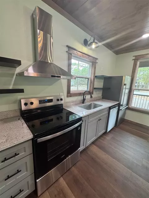Kitchen - 1064 Lukfata Fork Trl, Broken Bow, OK 74728 photo 3 of 3