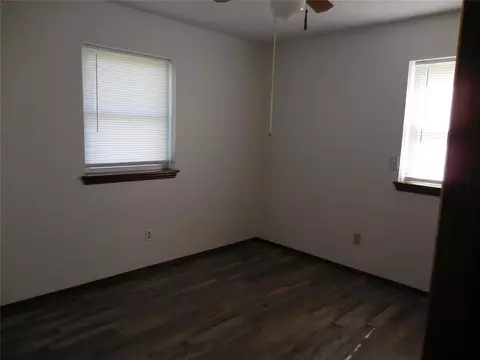 Bedroom - 411 S A St, Davis, OK 73030 photo 2 of 3