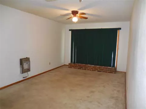Living - 411 S A St, Davis, OK 73030 photo 5 of 6