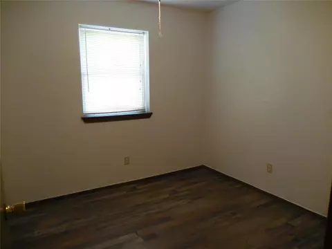 Bedroom - 411 S A St, Davis, OK 73030 photo 1 of 3
