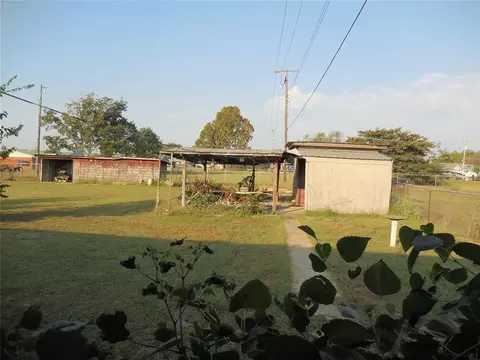 Exterior - 411 S A St, Davis, OK 73030 photo 5 of 5
