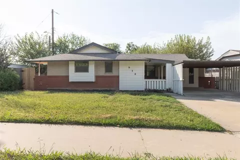 938 NW 5th St, Moore, OK 73160