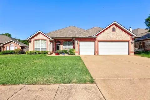 2504 Harrington Ct, Norman, OK 73069