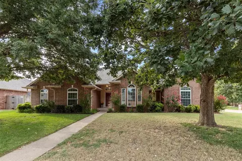 708 Sparrow Hawk St, Edmond, OK 73003