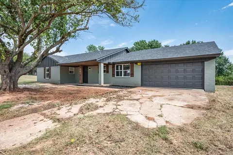 7251 Peters Dr, Noble, OK 73068