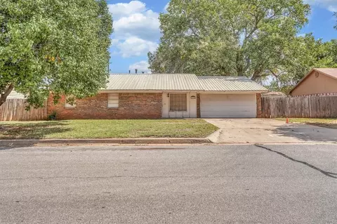 2022 W 7th Pl, Elk City, OK 73644