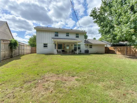 Exterior - 1033 Mockingbird Ln, Norman, OK 73071 photo 4 of 6